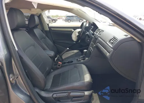 2018 Volkswagen Passat 2.0T R-Line/2.0T S z USA, uszkodzony, nr VIN 1VWAA7A38JC006189